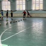 Футбол с наставником: юные спортсмены Горловки отработали навыки на открытой тренировке