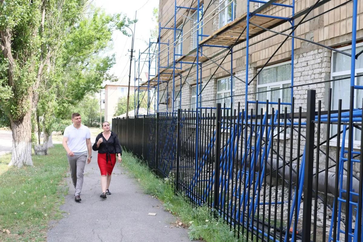 В Лутугино продолжается ремонт учреждений культуры