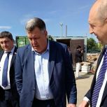 В Орске началась установка стелы «Город трудовой доблести» на площади Гагарина