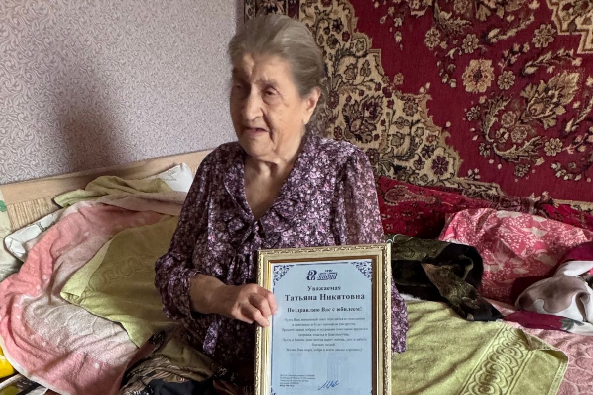 Михаил Видгоф поздравил 95-летнюю труженицу тыла Татьяну Ладыгину