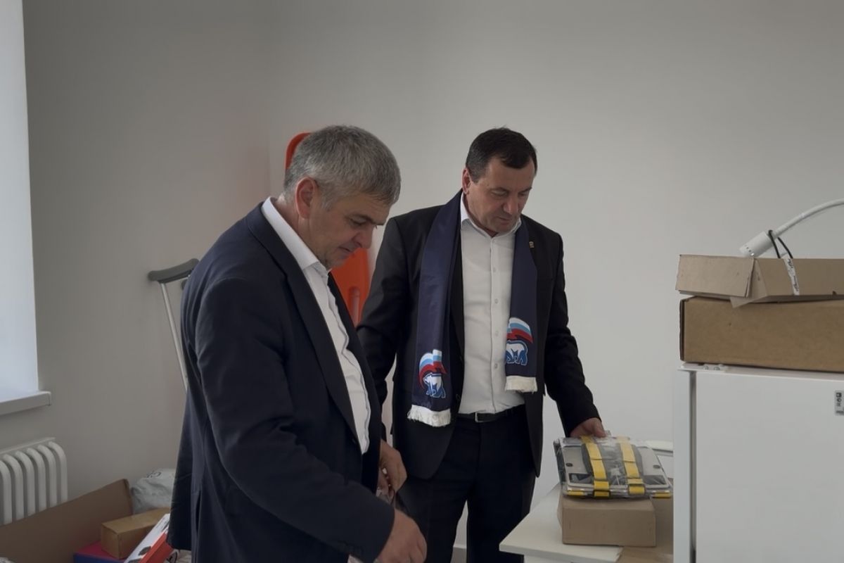 Партийный десант Единой России проверил ход строительства нового ФАПа в сельском поселении Чемульга