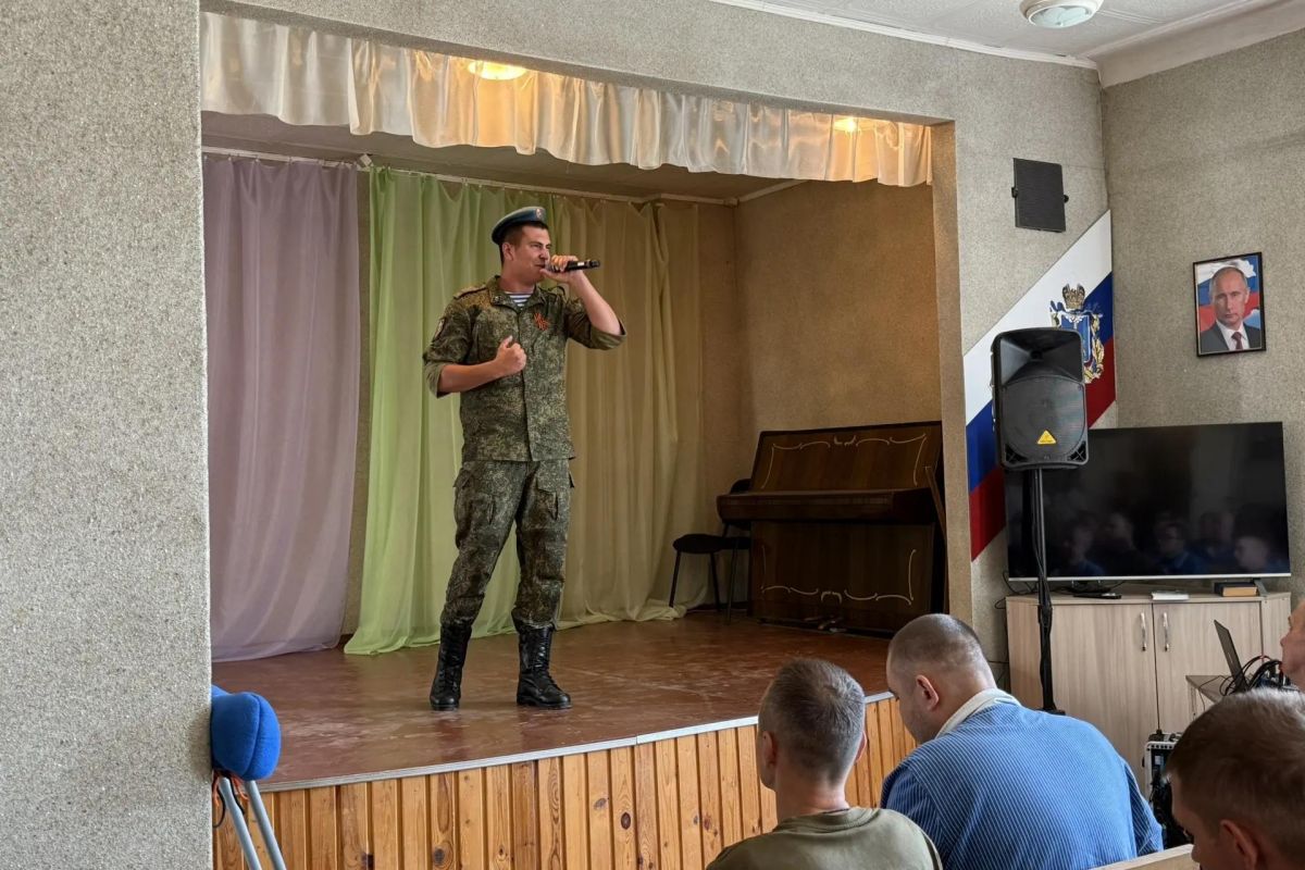 Активисты «Женского движения Единой России» навестили бойцов в Псковском военном госпитале