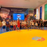 Чемпионы мира провели мастер-класс по самбо и кикбоксингу для юных спортсменов в городе Шали
