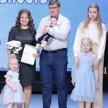 Крепкая семья: Многодетной семье Багровых помогает государство