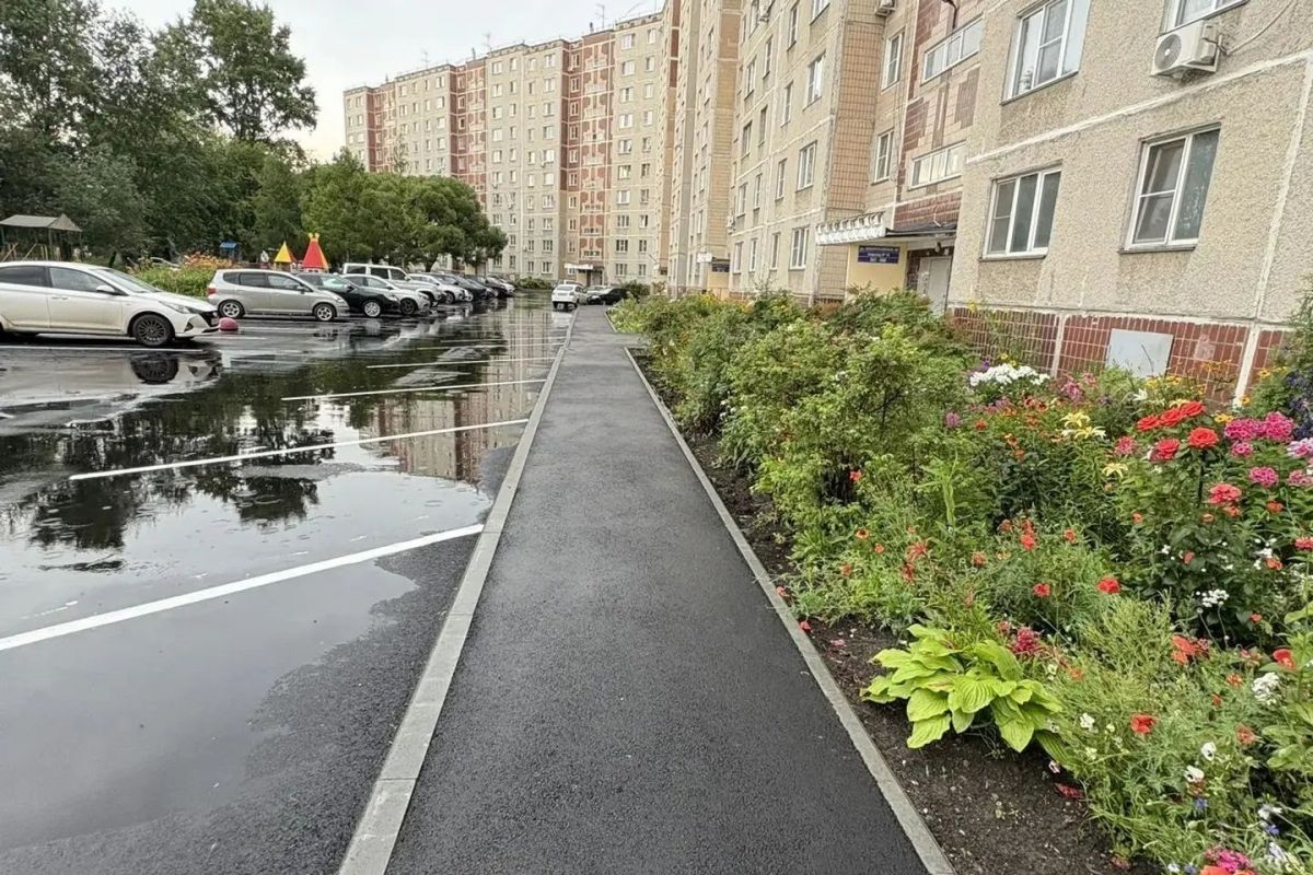 Тротуары, парковки и проезды преобразились во дворах Ленинского района