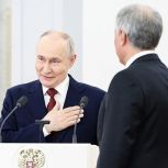 Владимир Путин вручил государственные награды депутатам Госдумы восьмого созыва