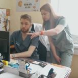 В медучреждениях Поморья молодым специалистам помогают адаптироваться опытные наставники