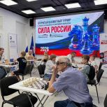Связь поколений через интеллект: в Кургане прошел шахматный турнир «Сила России»
