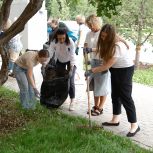 Единороссы провели субботник ко дню рождения Тюмени