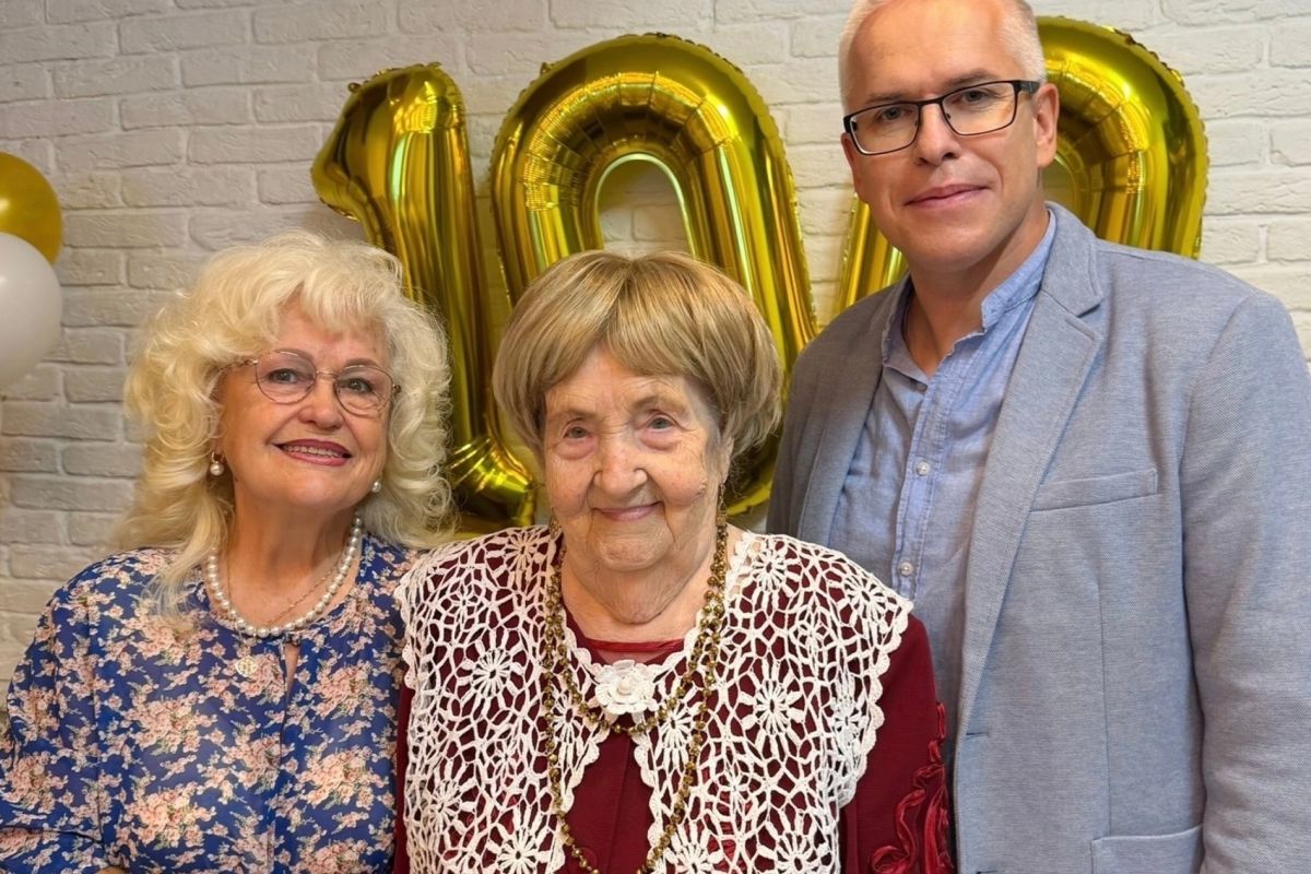 100 лет — это целая эпоха