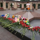 «Молодая Гвардия Единой России» проводит по всей стране памятные мероприятия ко Дню памяти детей — жертв войны в Донбассе
