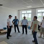 Артём Михайлов проверил ход работ в Приютненской многопрофильной гимназии: объект готов более чем на 70 %