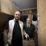 В преддверии Дня металлурга молодогвардейцы  поздравили  ветерана металлургической отрасли Владимира  Утлова