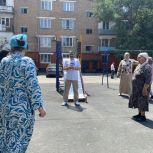 Активисты «Единой России» проверили на безопасность детские площадки и школы Чечни