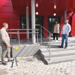 Доступную среду нового спорткомплекса «Факел» оценили в Ноябрьске