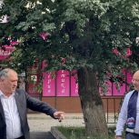 Партийный десант Единой России проверил качество ремонта улицы Осканова в Карабулаке