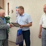 Поныровцы поздравили старейшего члена партии с юбилеем