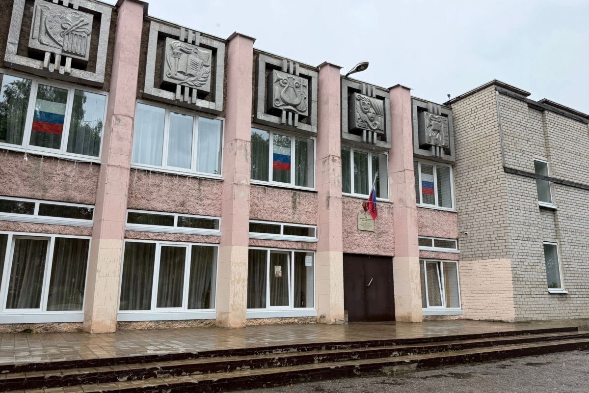 В Гнездовском ДК обновили кресла для зрителей в рамках федерального проекта «Единой России»