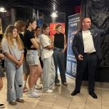 Штаб общественной поддержки «Единой России» организовал в Красноярске экскурсию в музей, посвящённый участникам СВО