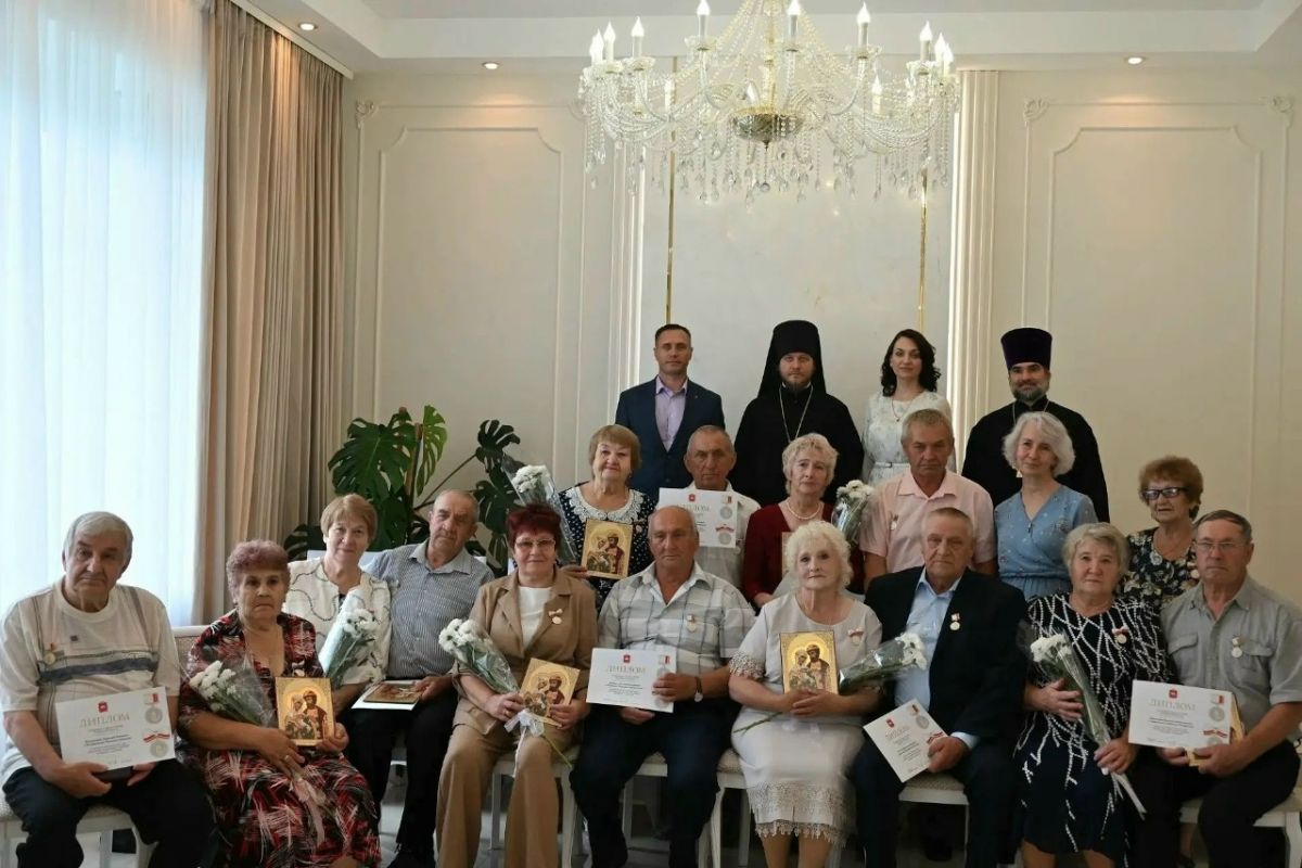 В Катав-Ивановском округе награды «Семейное счастье» были удостоены восемь супружеских пар