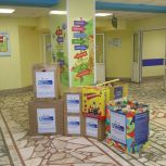 Сторонники «Единой России» в Красноярском крае передали игрушки в детские больницы в рамках акции «Коробка храбрости»