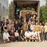 Автомобили, маскировочные сети и сухие супы: «Единая Россия» вместе с югорчанами формирует посылки для защитников