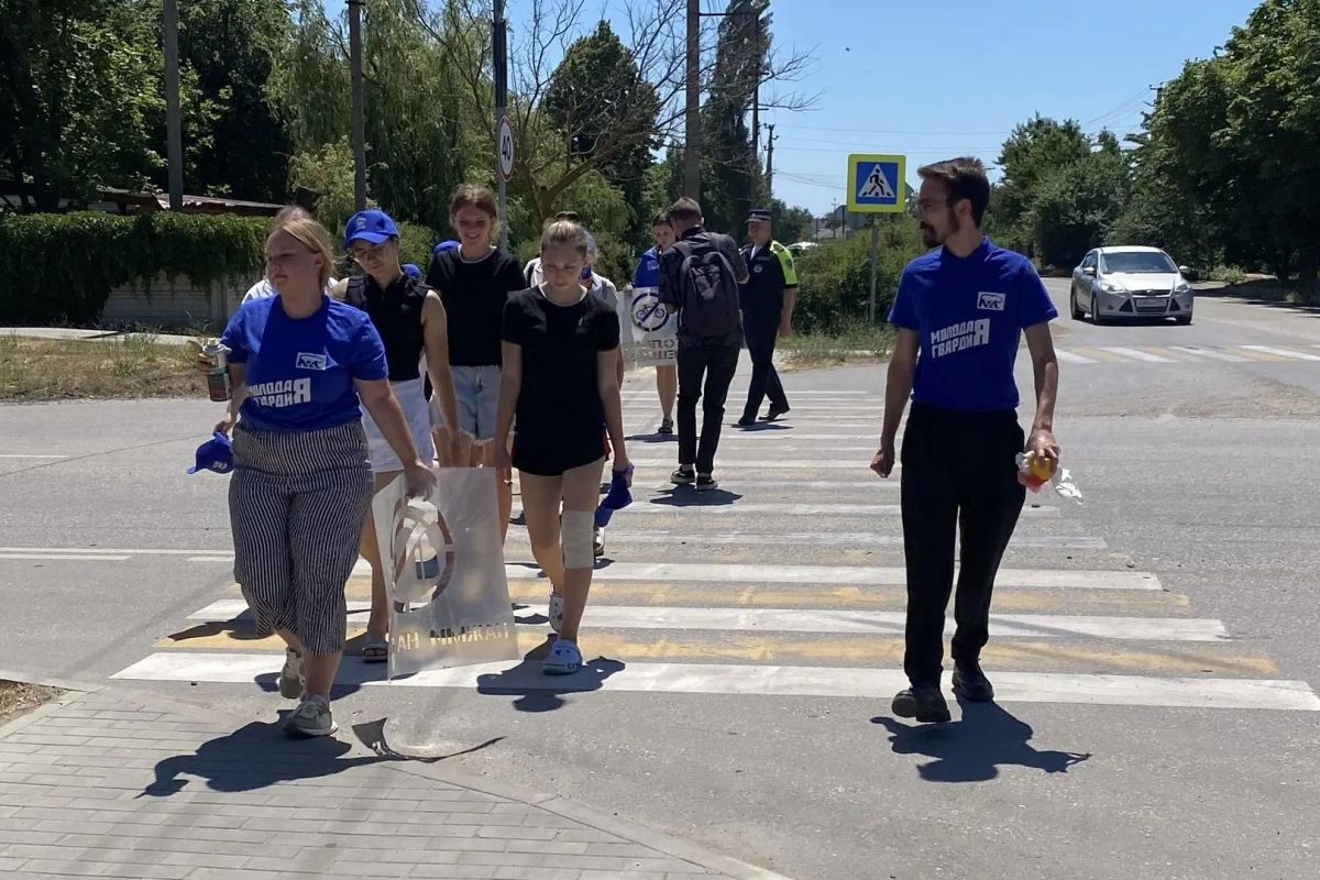 В Херсонской области в День ГАИ «Единая Россия» провела акцию «Обрати внимание!»