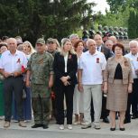«Единая Россия» приняла участие в открытии памятника военной медсестре в Новой Усмани