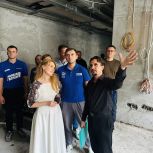 Сенатор Дарья Лантратова посетила молодежный центр «Юность»
