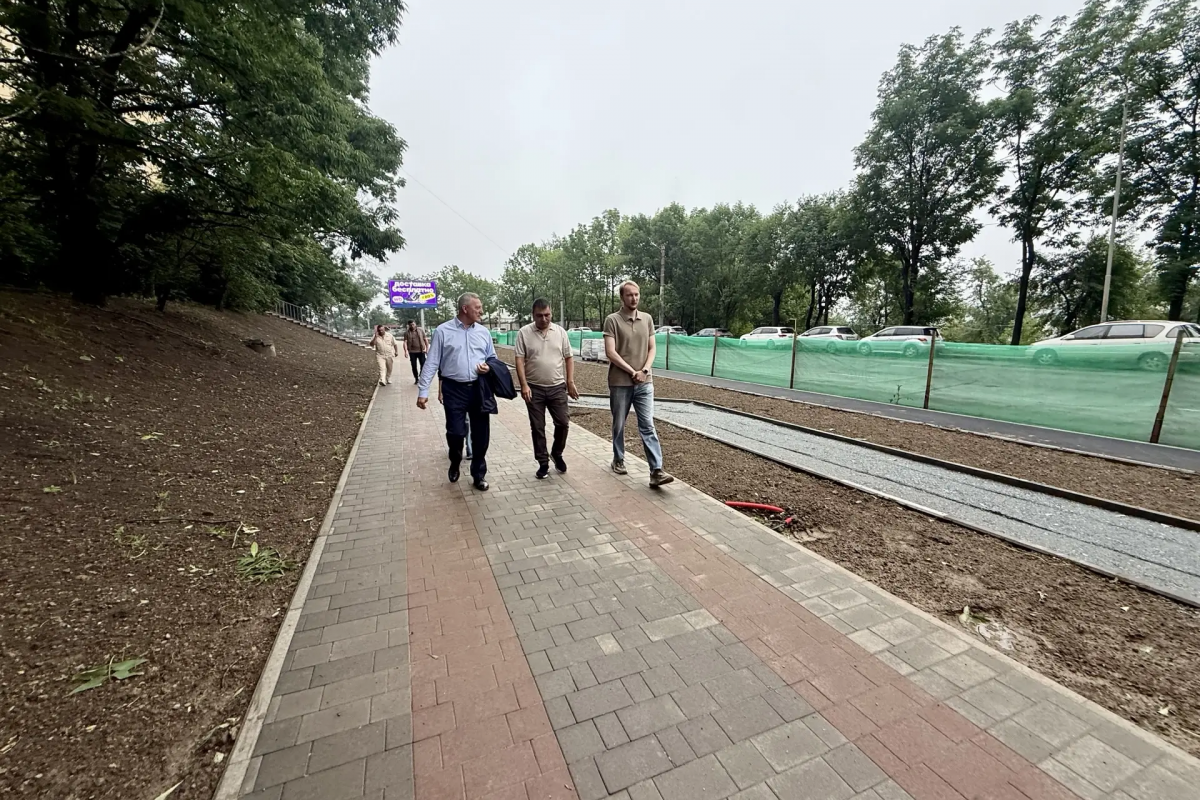 Работы по обустройству двух общественных пространств во Владивостоке завершатся до конца августа