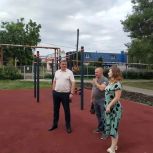 Партийцы держат на контроле ход ремонтных работ в школах Кировского района