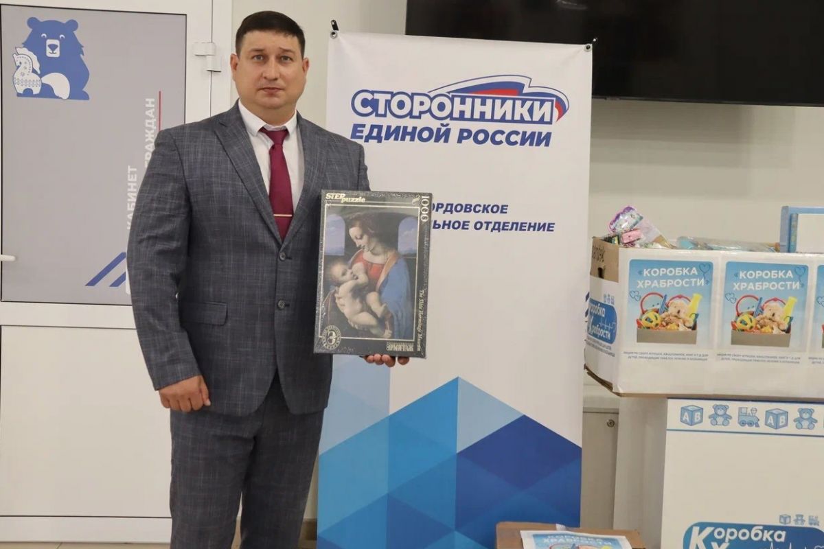 Руслан Батеряков принял активное участие в акции "Коробка храбрости"