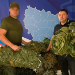 В Луганске состоялась передача маскировочных сетей для добровольцев