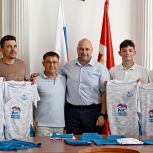 Партийцы подарили новую форму команде Федерации спорта глухих по футболу