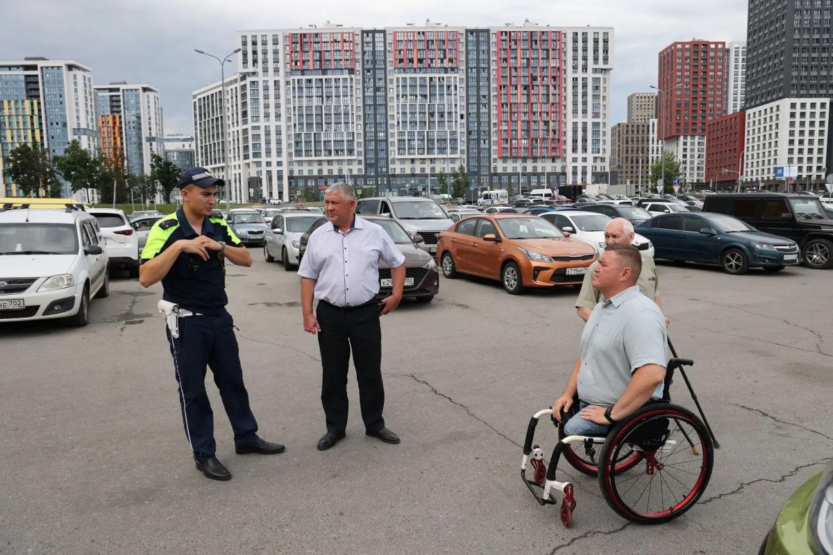 В Уфе прошёл рейд по контролю за соблюдением правил парковки для людей с ограниченными возможностями здоровья и соблюдения правил парковки на специализированных местах
