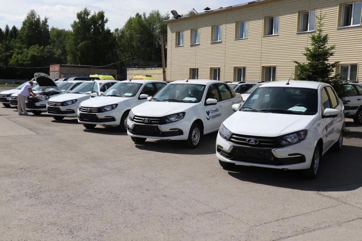 Кузбасские больницы получили 7 новых автомобилей