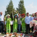 В Томском районе прошёл VIII фестиваль сенокоса «Всякий, кто дорос, — спеши на сенокос!»