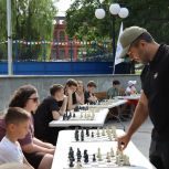 Единороссы провели сеанс одновременной игры в шахматы