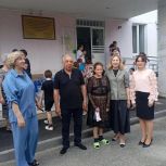 Партийцы проводят акцию "Коробка храбрости"
