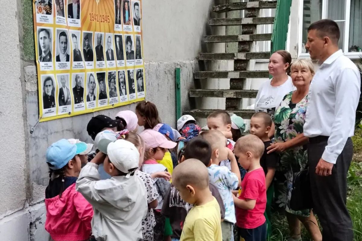 Воспитанники детского сада Металлургического района поделились историями своих родных на акции «Дерево памяти»