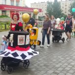 Шляпа, Бэтмен, экскаватор: необычным шествием отметили День семьи, любви и верности жители города Бор