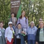 «Единая Россия» организовала экскурсию по экотропе для мурманских пенсионеров