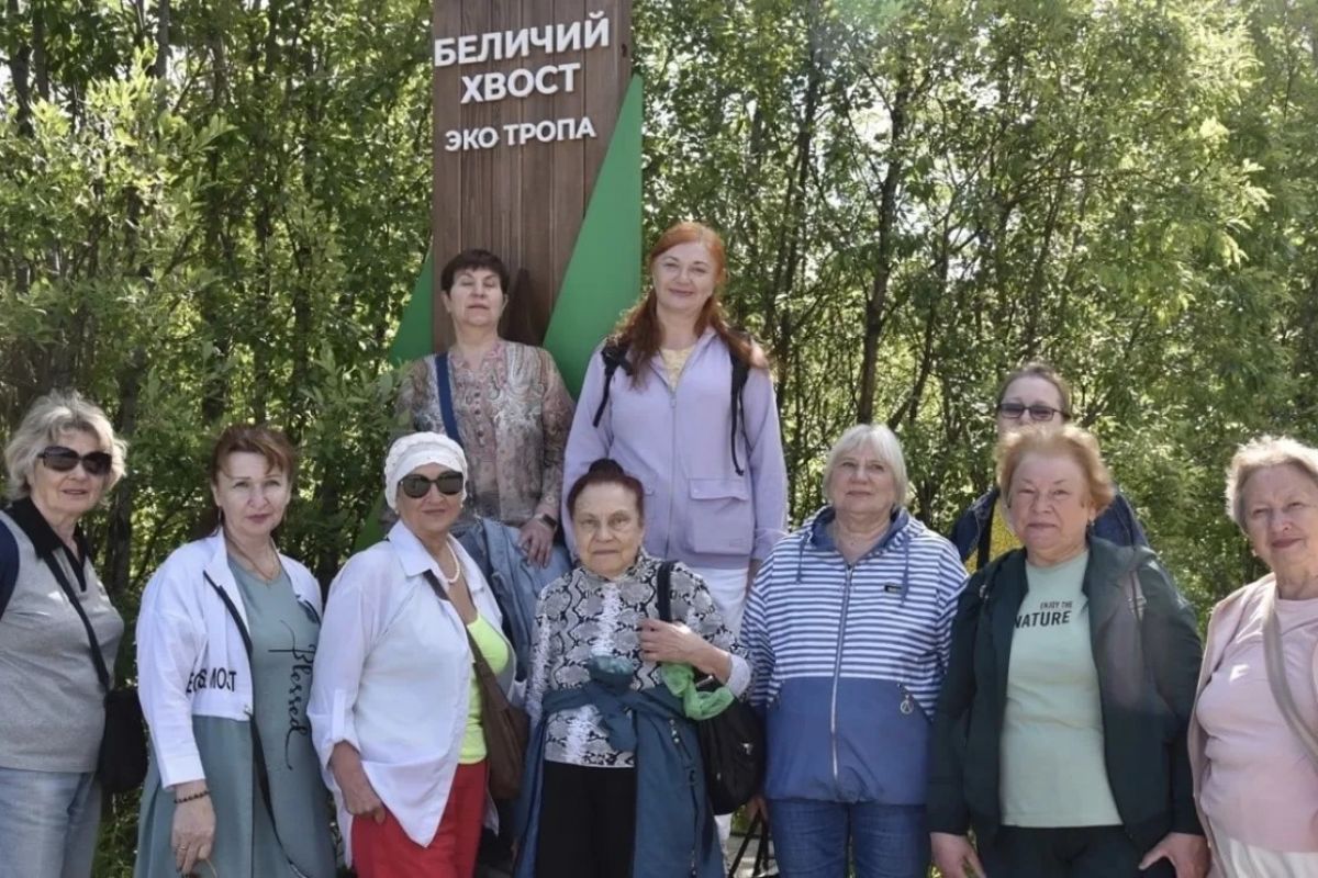 «Единая Россия» организовала экскурсию по экотропе для мурманских пенсионеров
