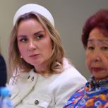 Уполномоченный при президенте РФ по правам ребёнка, представитель пятёрки лидеров списка «Единой России» на выборах в Госдуму Мария Львова-Белова встретилась с активистками партпроекта «Женское движение Единой России» на Чукотке