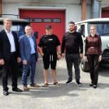 Партийцы направили автомобили из Урая «за ленточку»