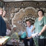 Единороссы Советского округа чествуют долгожителей