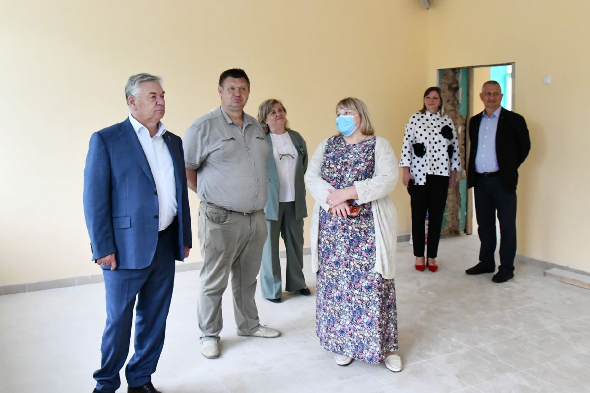 Николай Воробьев ознакомился с ходом капитального ремонта белевской школы № 1
