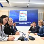 «Единая Россия» передала в Центризбирком документы для регистрации списка кандидатов на выборы в Госдуму
