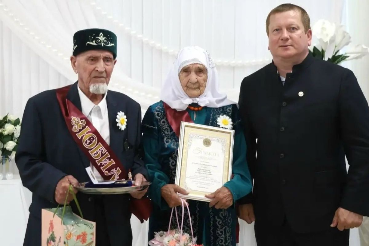 Семье Мубаракшиных из Мамадышского района  вручили медаль «За любовь и верность»