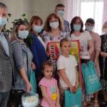Депутат «Единой России» вручила подарки ученикам колледжа